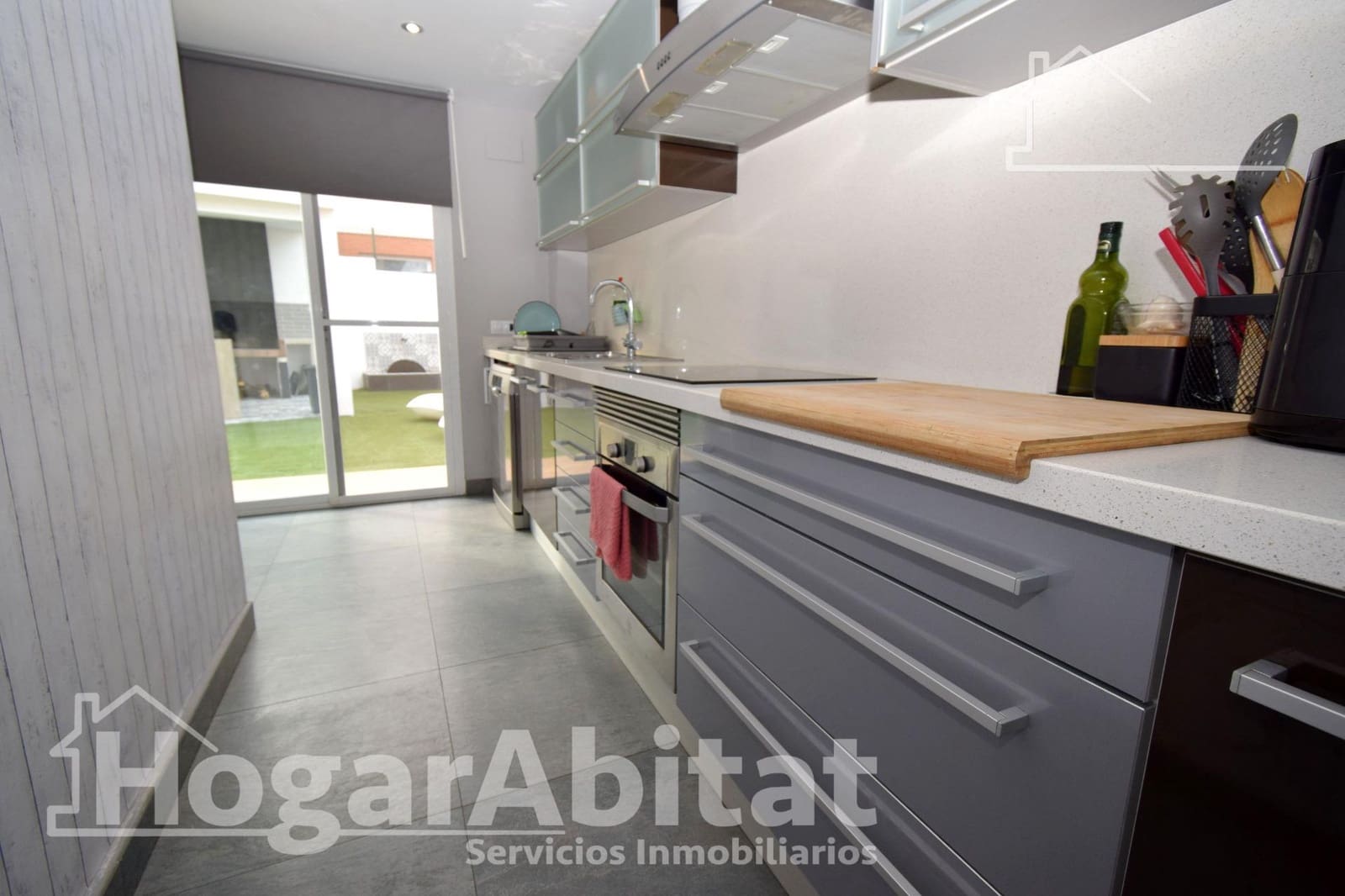 4 bedroom Villa for sale in Chiva with pool garage - € 630,000 (Ref: 9670737)