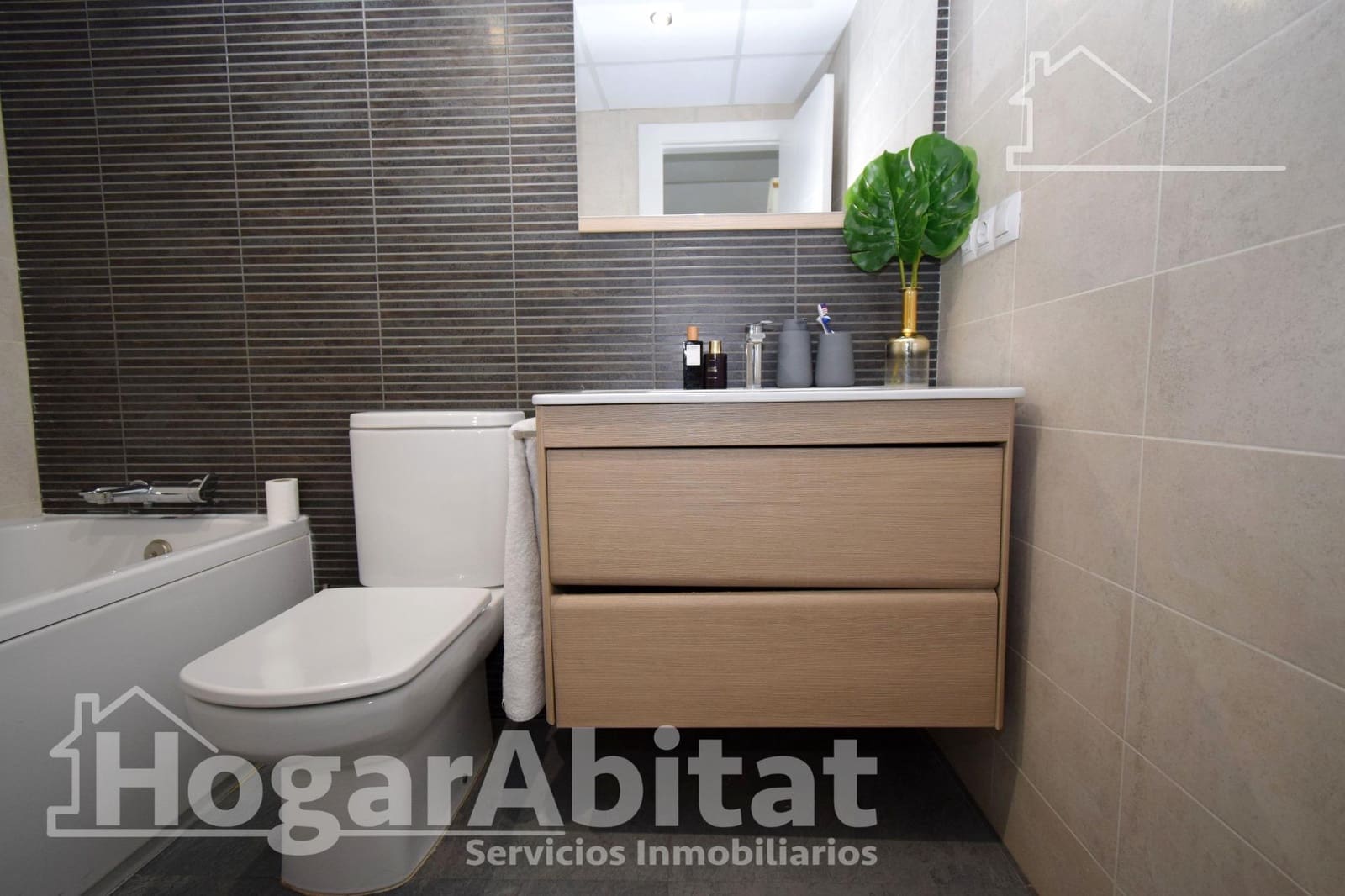 4 bedroom Villa for sale in Chiva with pool garage - € 630,000 (Ref: 9670737)