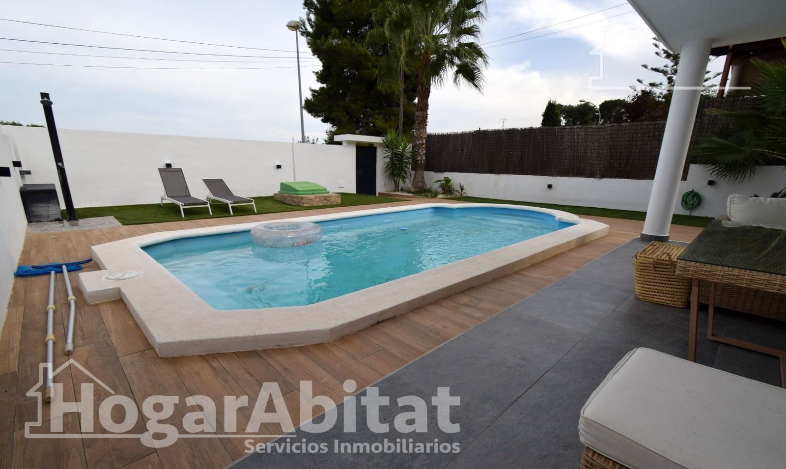 4 bedroom Villa for sale in Chiva with pool garage - € 630,000 (Ref: 9670737)