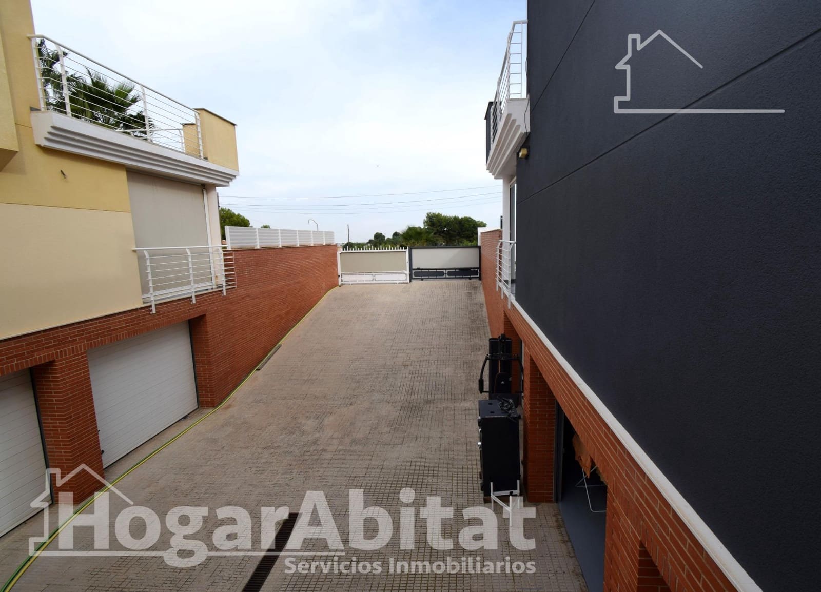 4 bedroom Villa for sale in Chiva with pool garage - € 630,000 (Ref: 9670737)