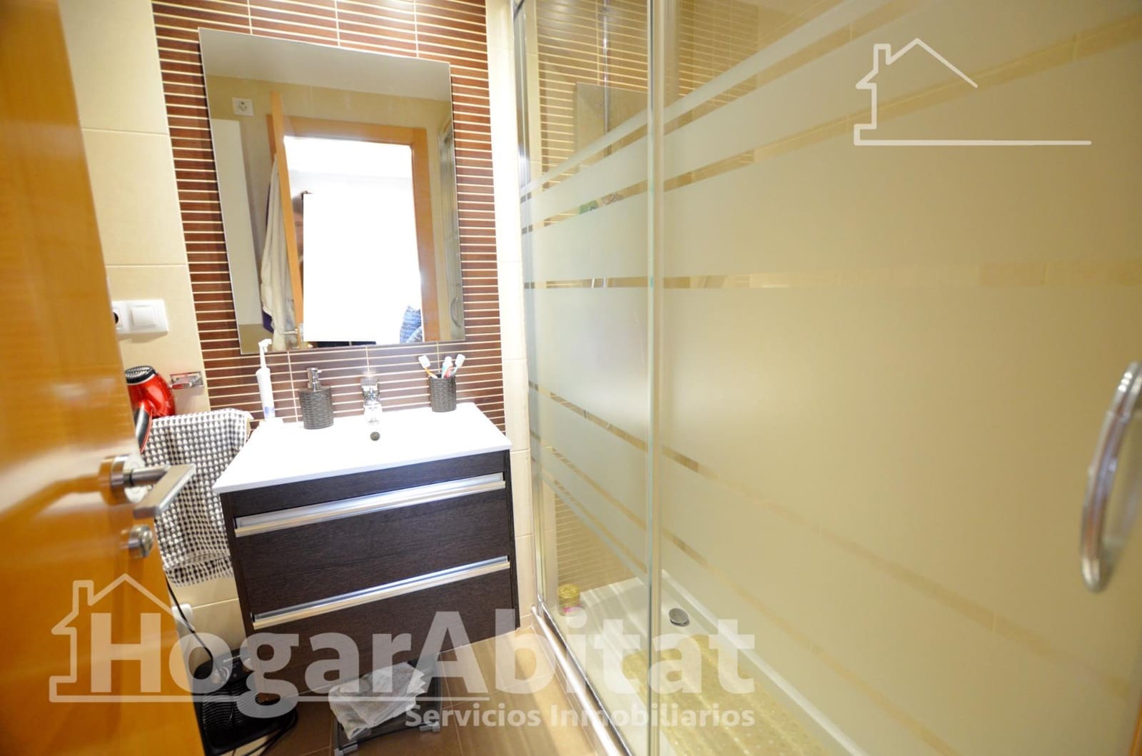 2 bedroom Flat for sale in Alicante / Alacant city with pool garage - € 279,900 (Ref: 9670738)