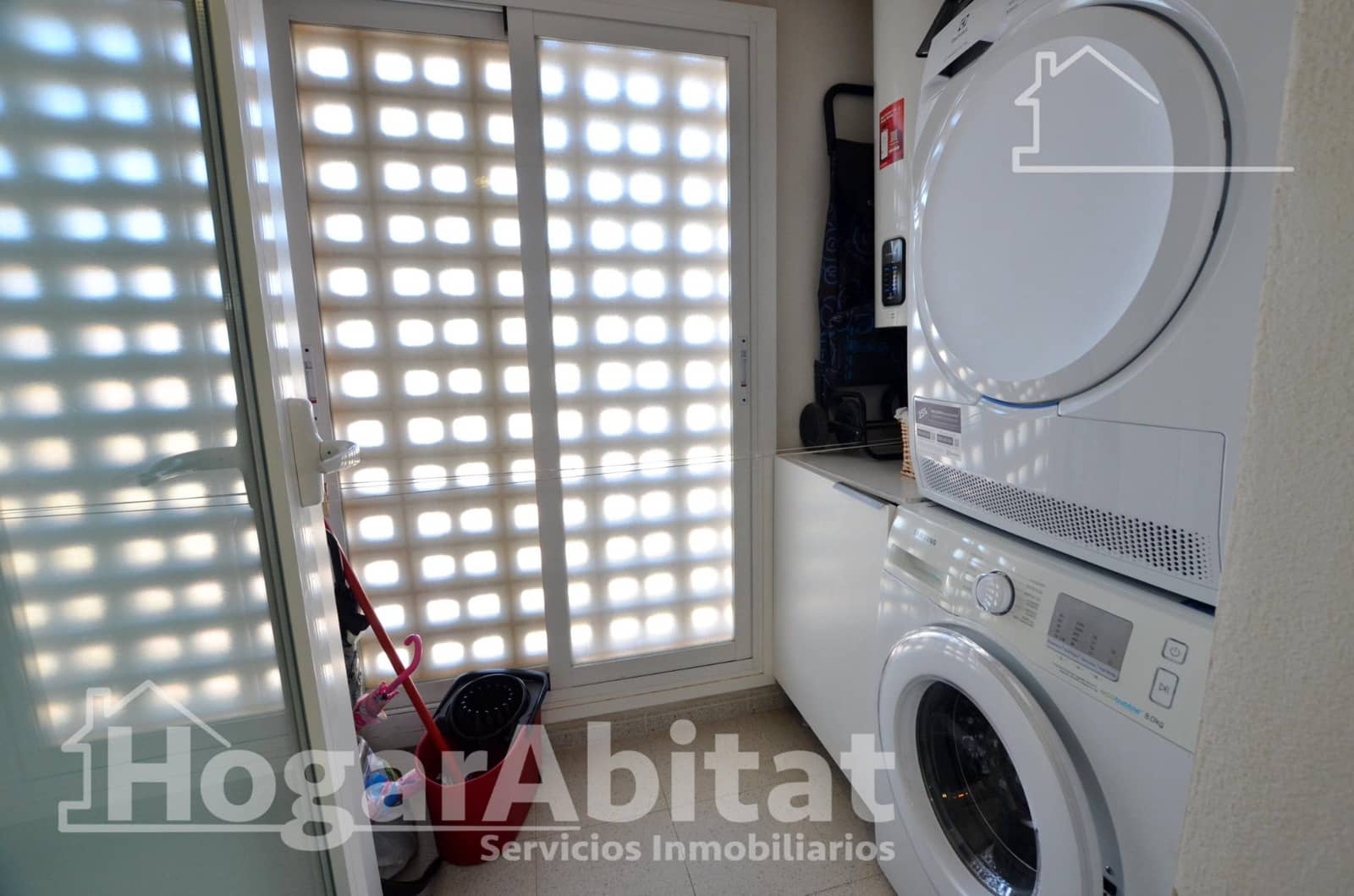 2 bedroom Flat for sale in Alicante / Alacant city with pool garage - € 279,900 (Ref: 9670738)