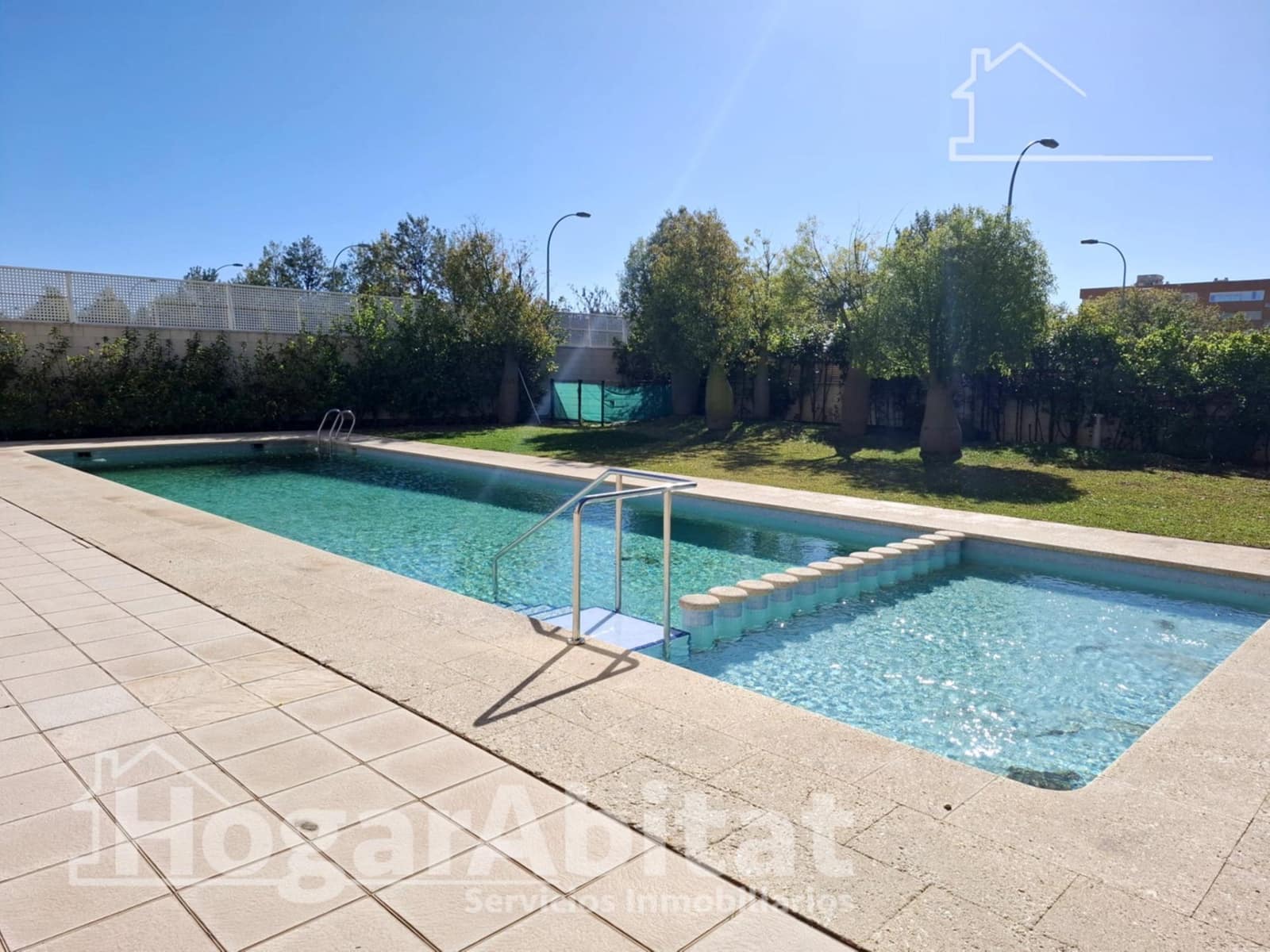 2 bedroom Flat for sale in Alicante / Alacant city with pool garage - € 279,900 (Ref: 9670738)