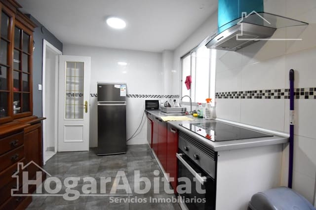 Piso de 3 habitaciones en Gandia en venta - 110.000 € (Ref: 9674279)