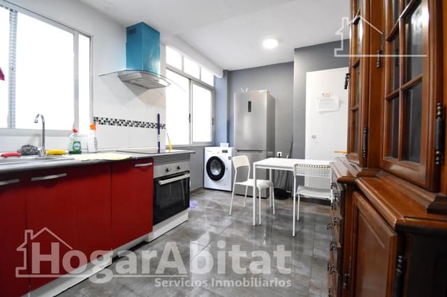 Piso de 3 habitaciones en Gandia en venta - 110.000 € (Ref: 9674279)
