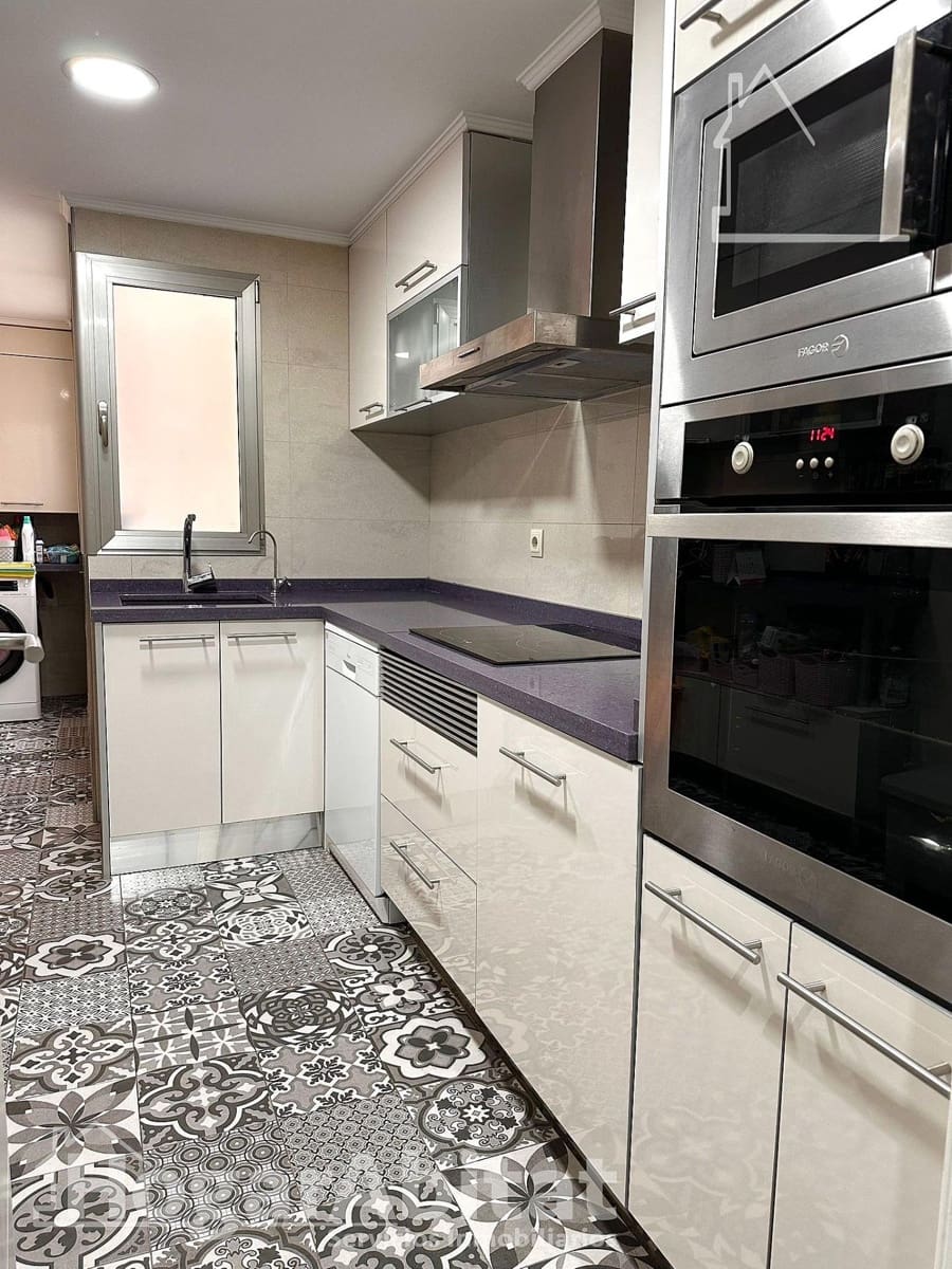 3 makuuhuone Asunto myytävänä paikassa Valencia kaupunki mukana 
autotalli - 375 000 € (Ref: 9674283)