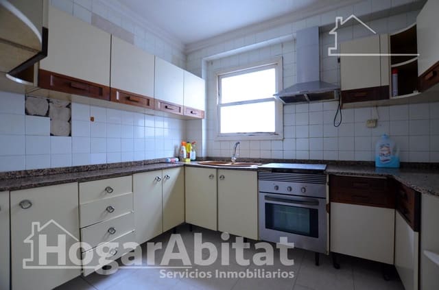 4 bedroom Flat for sale in Gandia - € 120,000 (Ref: 9674292)