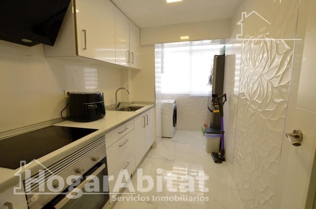 3 bedroom Flat for sale in Colonia Requena, Alicante / Alacant city - € 130,000 (Ref: 9677544)