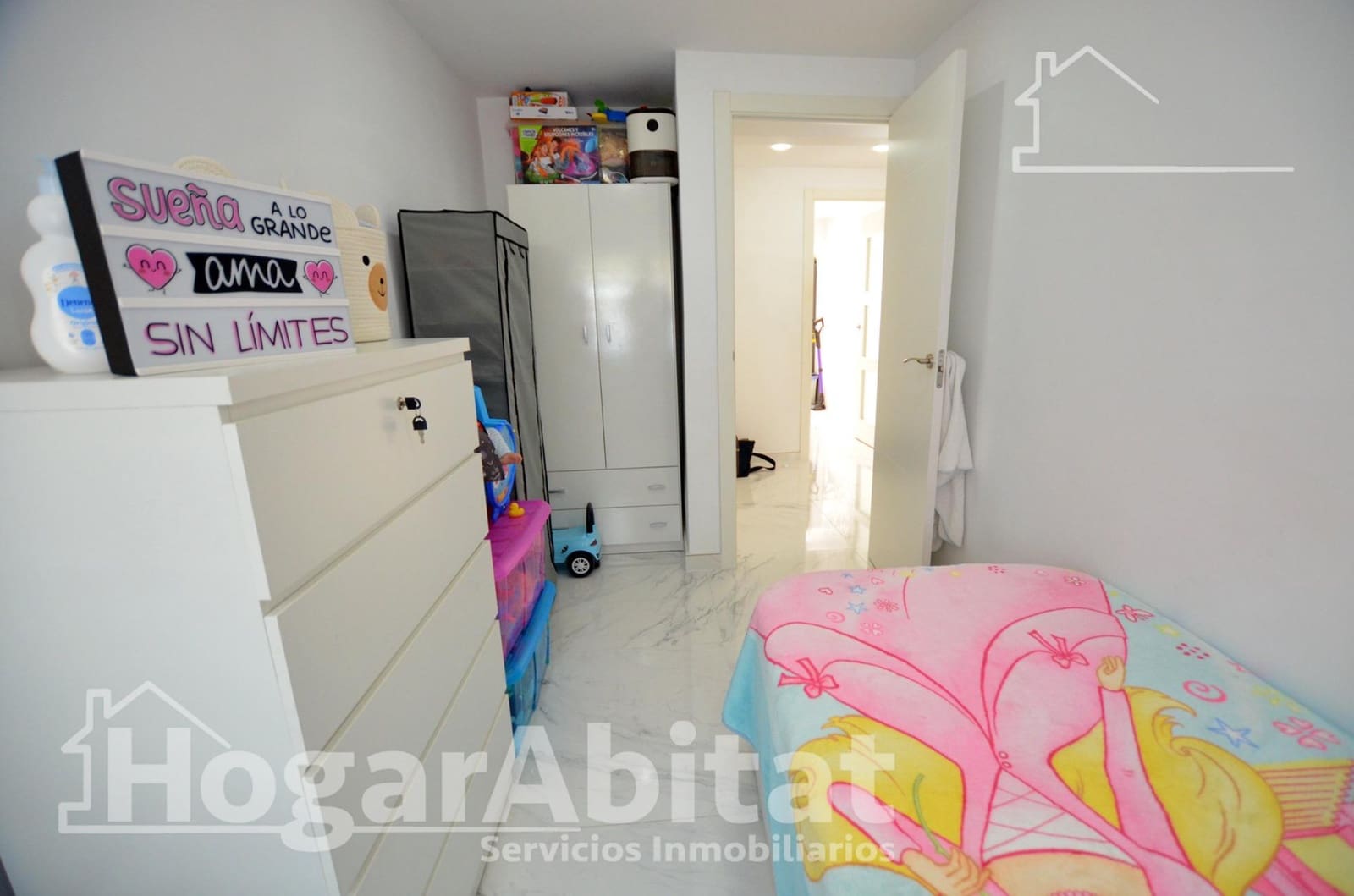 3 bedroom Flat for sale in Alicante / Alacant city - € 130,000 (Ref: 9677544)