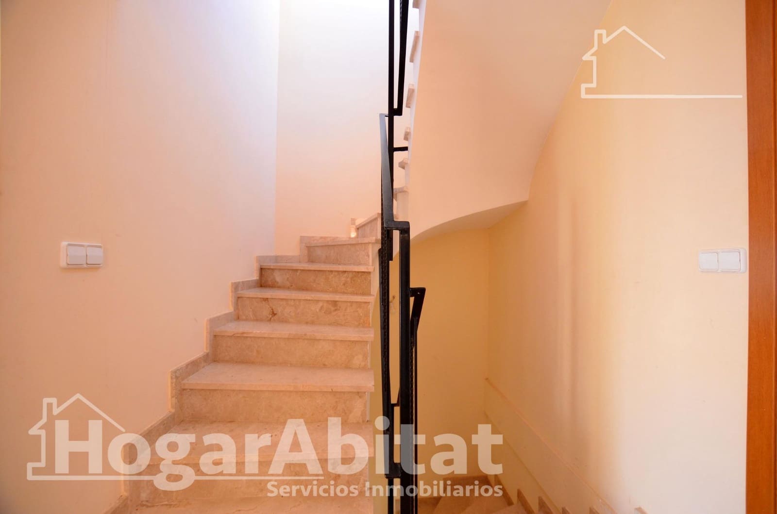 3 sypialnia Dom szeregowy na sprzedaż w Favara z basenem garażem - 220 000 € (Ref: 9679909)