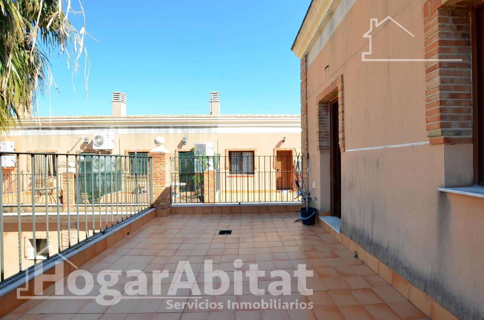 3 sypialnia Dom szeregowy na sprzedaż w Favara z basenem garażem - 220 000 € (Ref: 9679909)