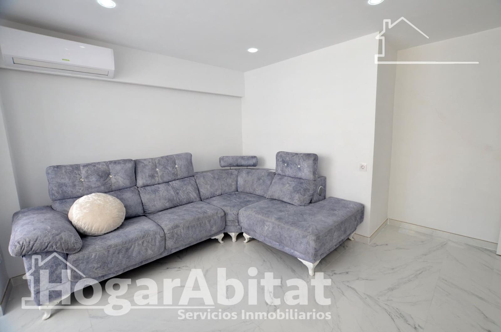 3 bedroom Flat for sale in Alicante / Alacant city - € 130,000 (Ref: 9686500)