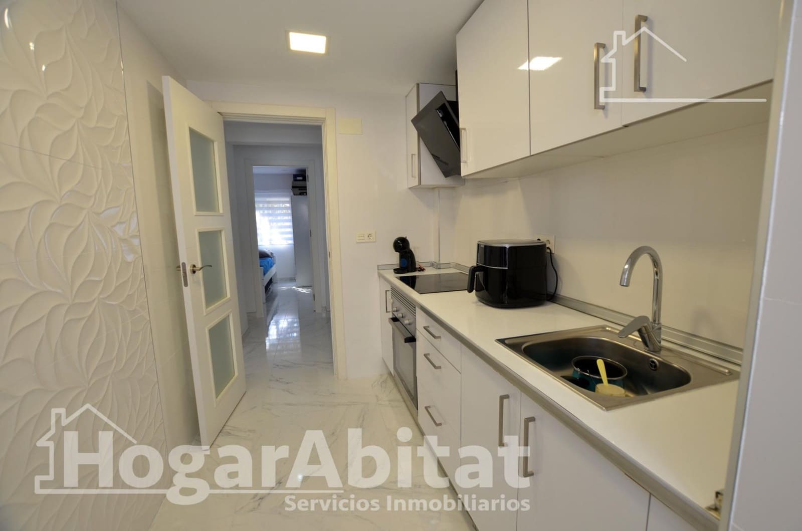 3 bedroom Flat for sale in Alicante / Alacant city - € 130,000 (Ref: 9686500)