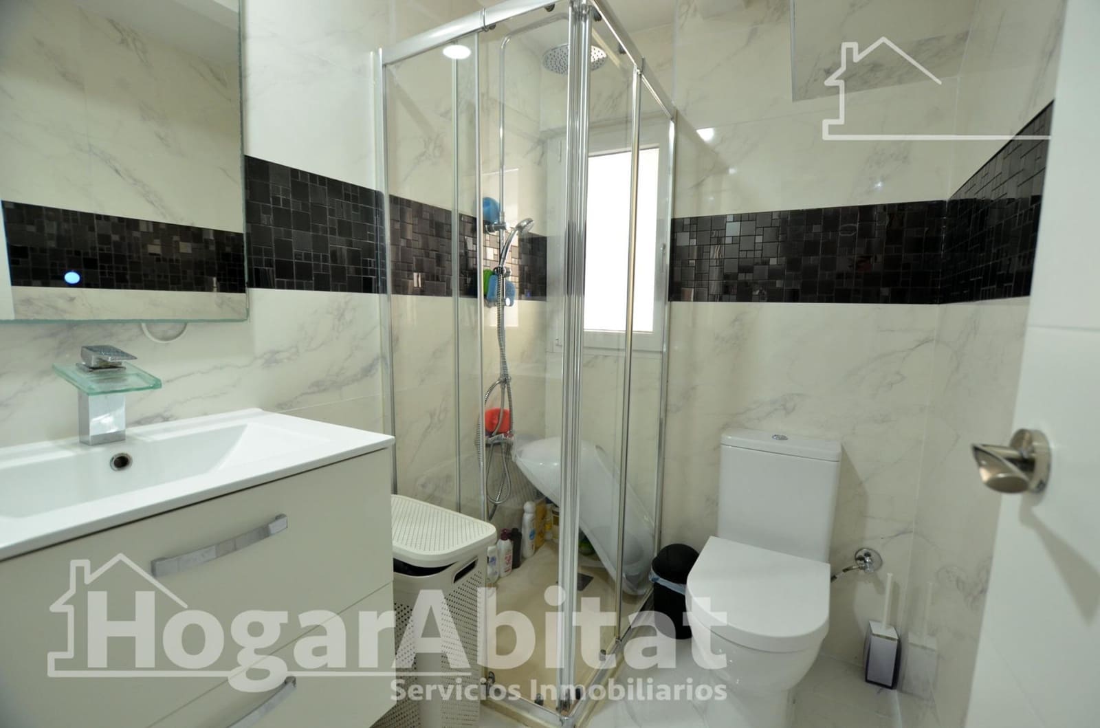 3 bedroom Flat for sale in Alicante / Alacant city - € 130,000 (Ref: 9686500)