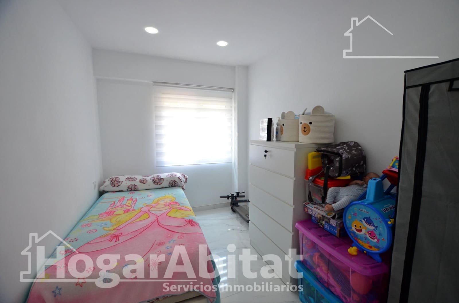 3 bedroom Flat for sale in Alicante / Alacant city - € 130,000 (Ref: 9686500)