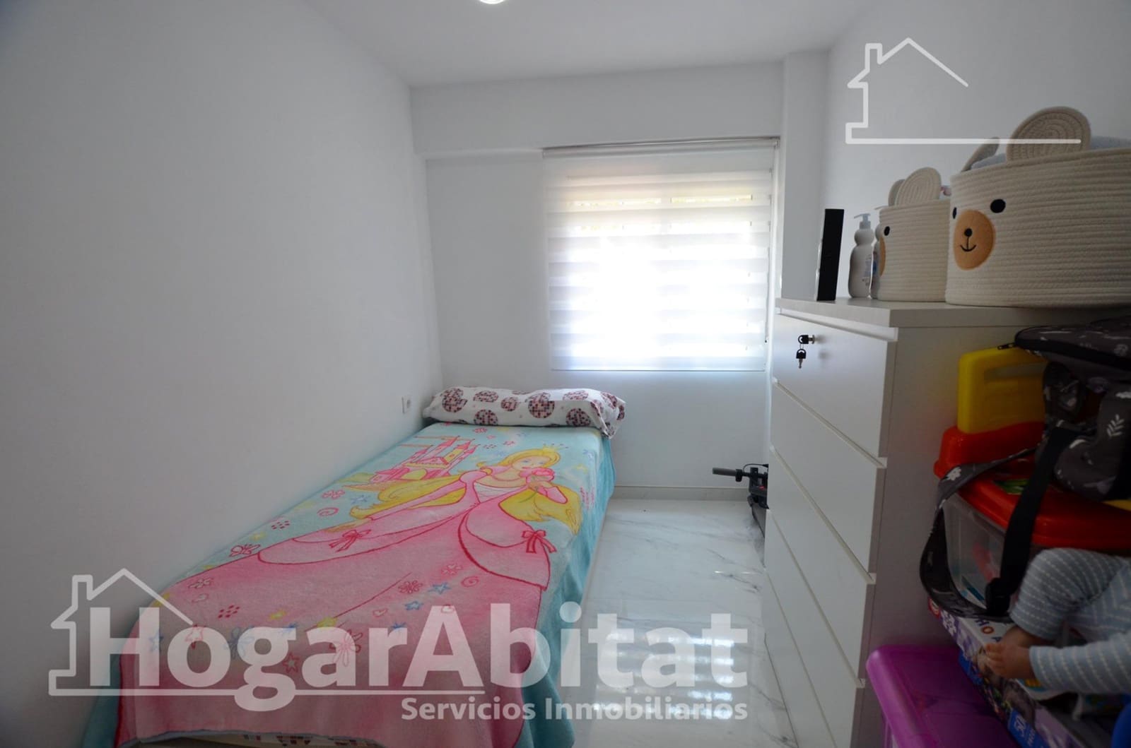 3 bedroom Flat for sale in Alicante / Alacant city - € 130,000 (Ref: 9686500)