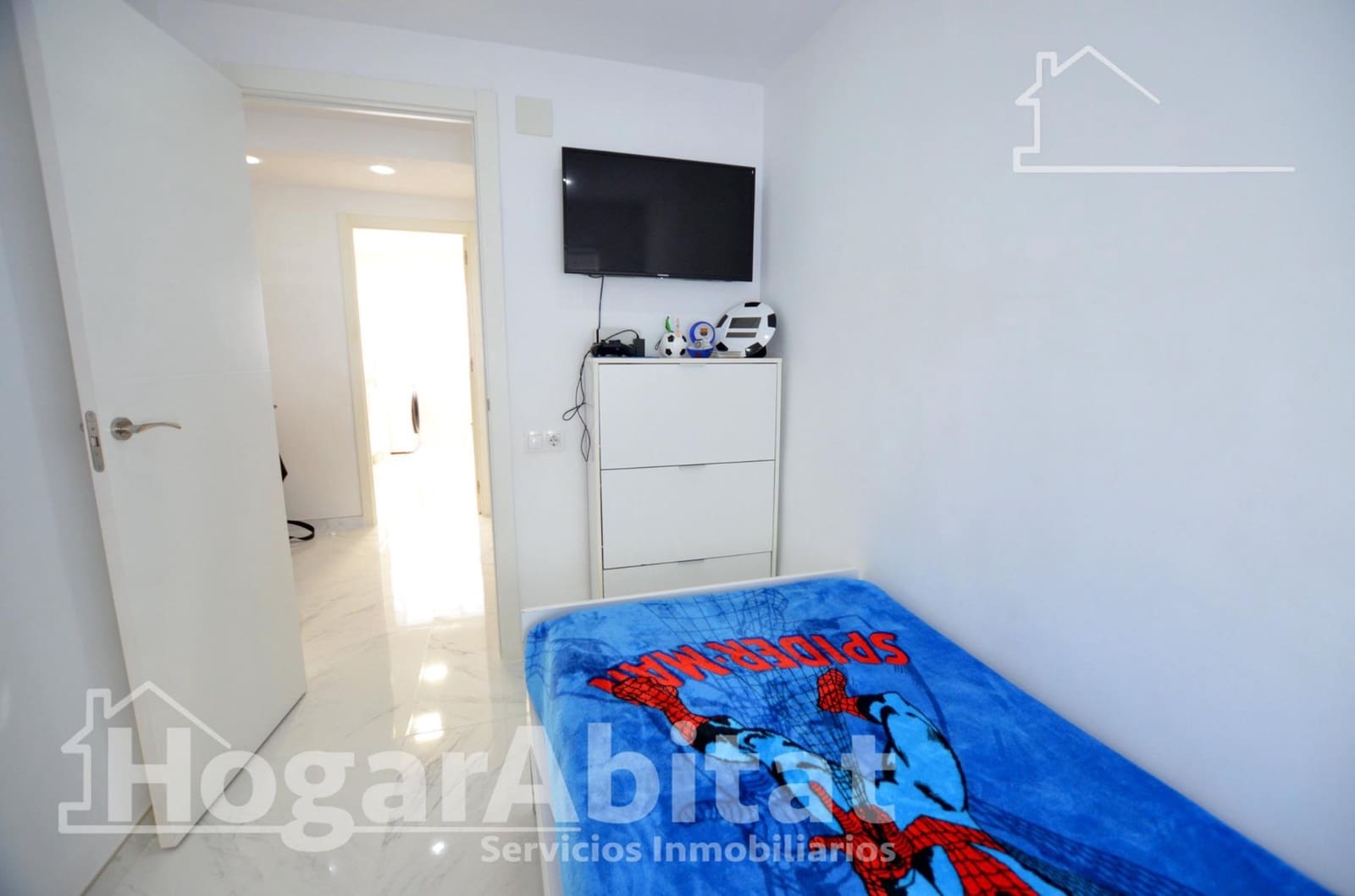 3 bedroom Flat for sale in Alicante / Alacant city - € 130,000 (Ref: 9686500)
