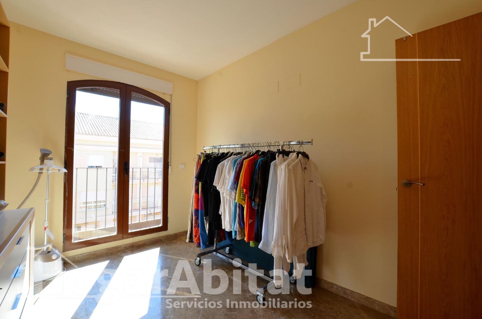 3 slaapkamer Rijtjeshuis te koop in Favara met zwembad garage - € 220.000 (Ref: 9686501)