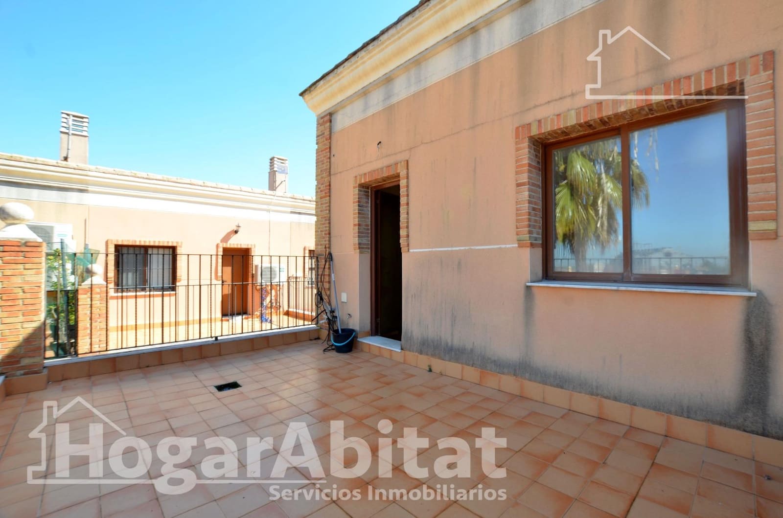 3 slaapkamer Rijtjeshuis te koop in Favara met zwembad garage - € 220.000 (Ref: 9686501)