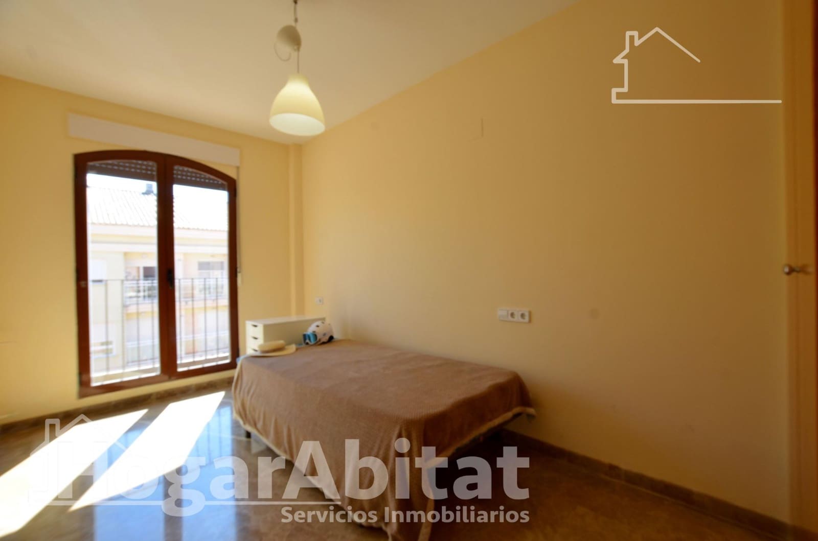 3 slaapkamer Rijtjeshuis te koop in Favara met zwembad garage - € 220.000 (Ref: 9686501)