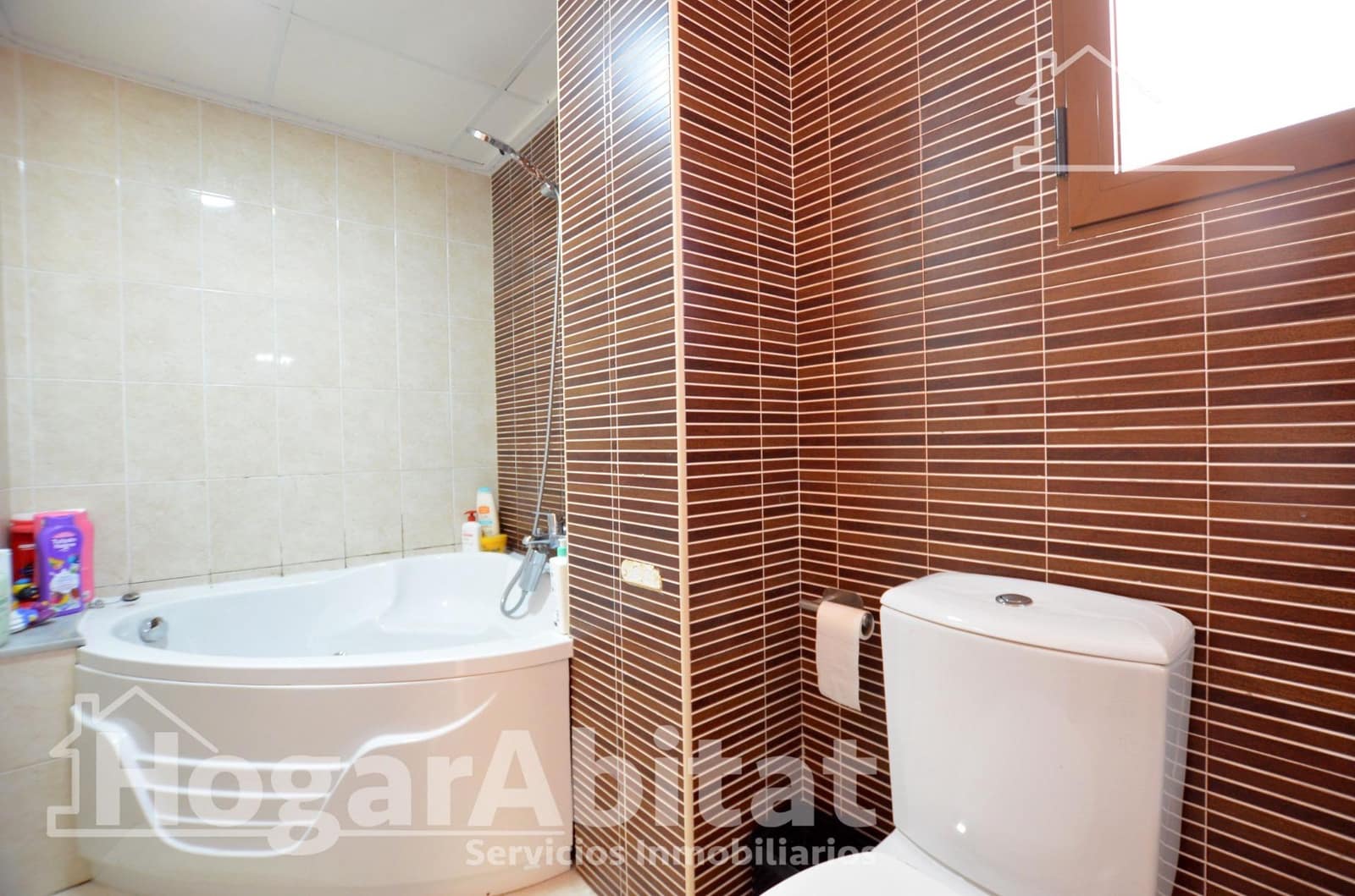 3 slaapkamer Rijtjeshuis te koop in Favara met zwembad garage - € 220.000 (Ref: 9686501)