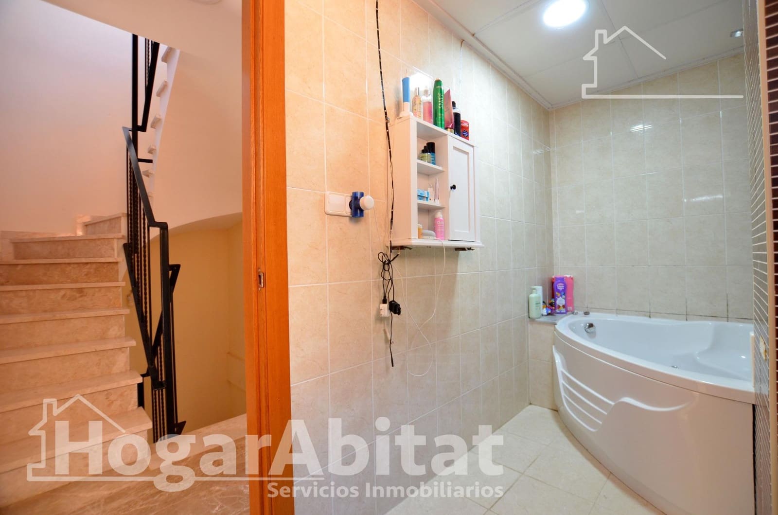 3 slaapkamer Rijtjeshuis te koop in Favara met zwembad garage - € 220.000 (Ref: 9686501)