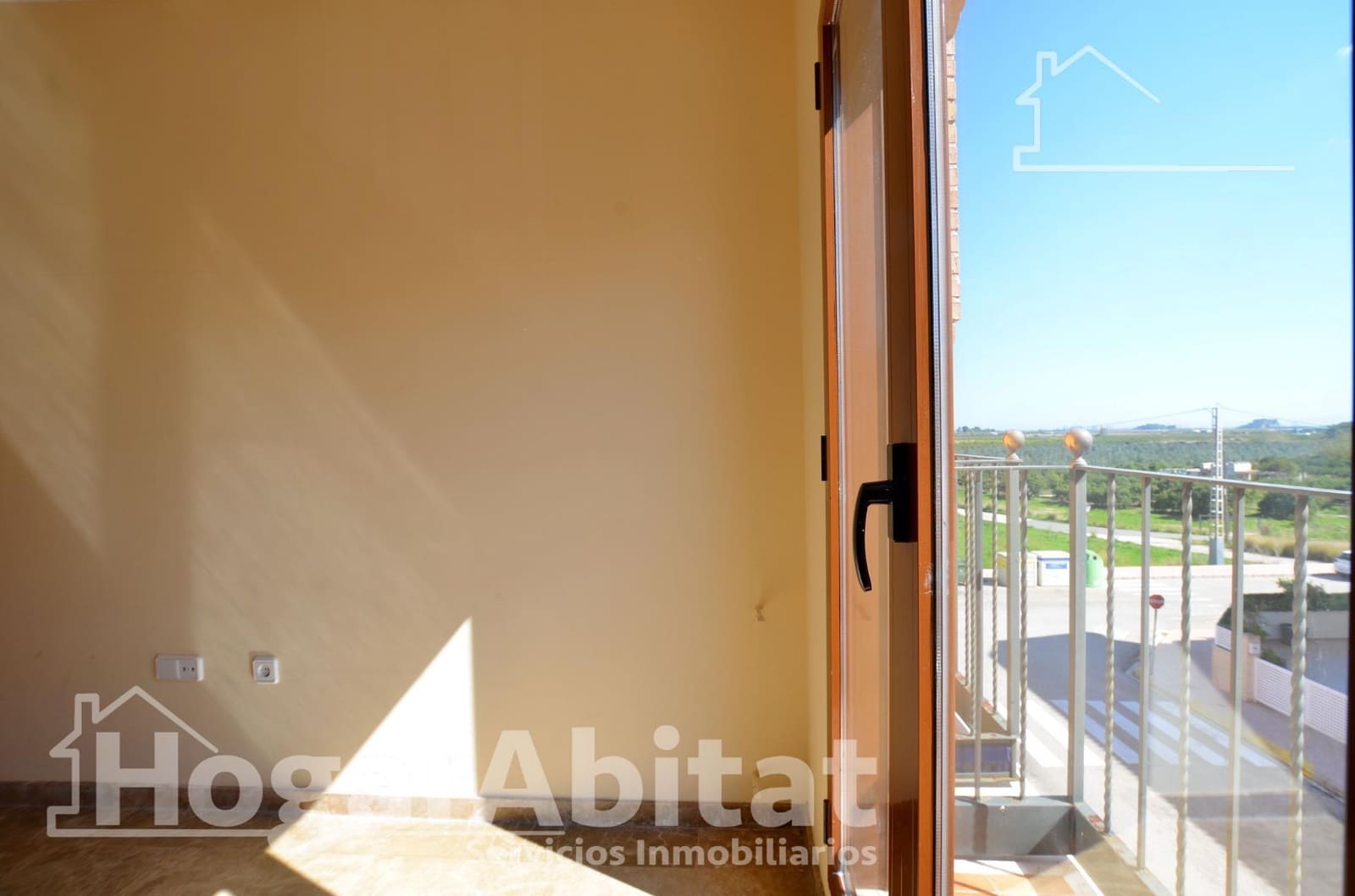 3 slaapkamer Rijtjeshuis te koop in Favara met zwembad garage - € 220.000 (Ref: 9686501)