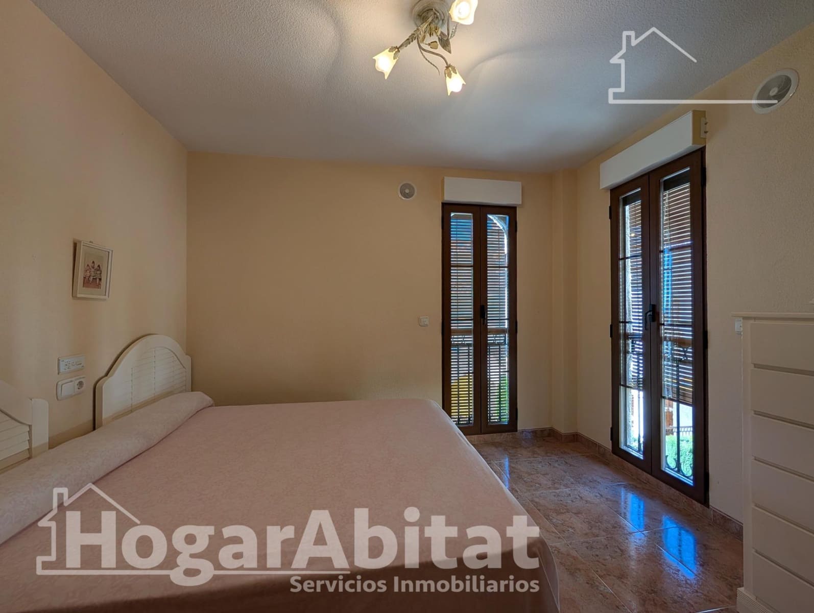 3 slaapkamer Rijtjeshuis te koop in Santa Pola met zwembad - € 380.000 (Ref: 9714981)