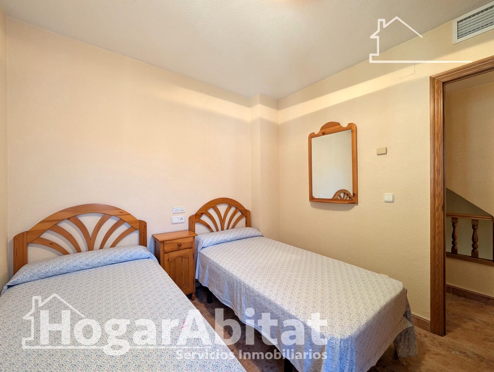 3 slaapkamer Rijtjeshuis te koop in Santa Pola met zwembad - € 380.000 (Ref: 9714981)