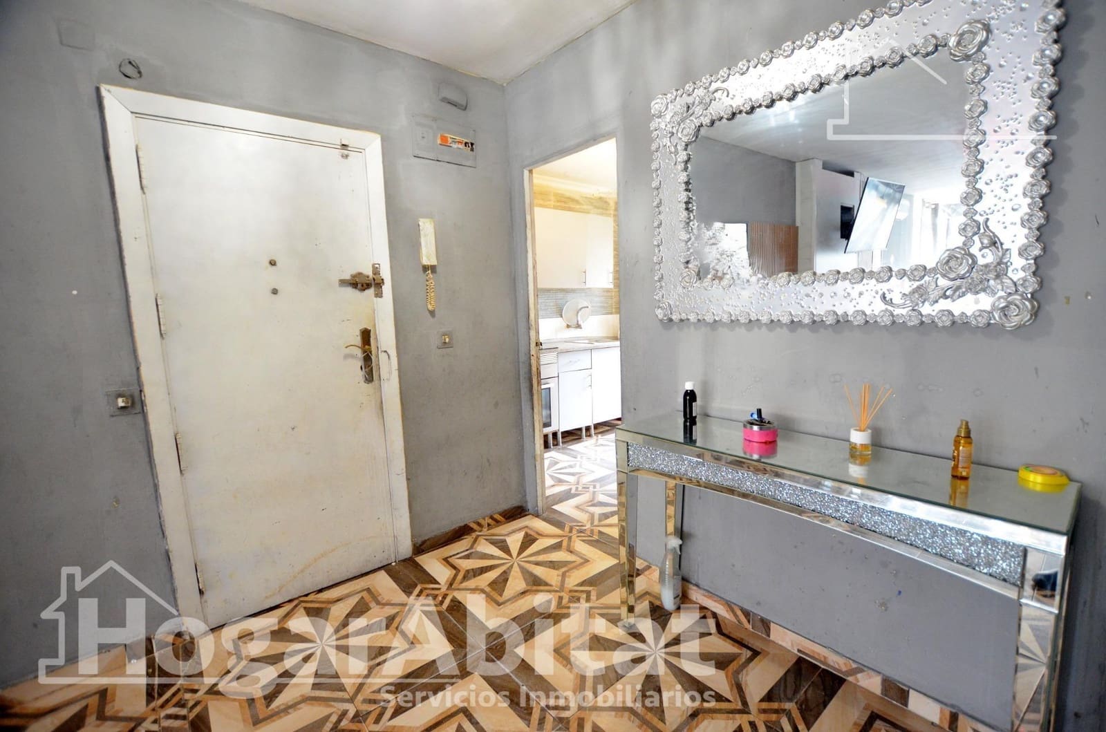 3 bedroom Flat for sale in Alicante / Alacant city with garage - € 125,000 (Ref: 9726676)