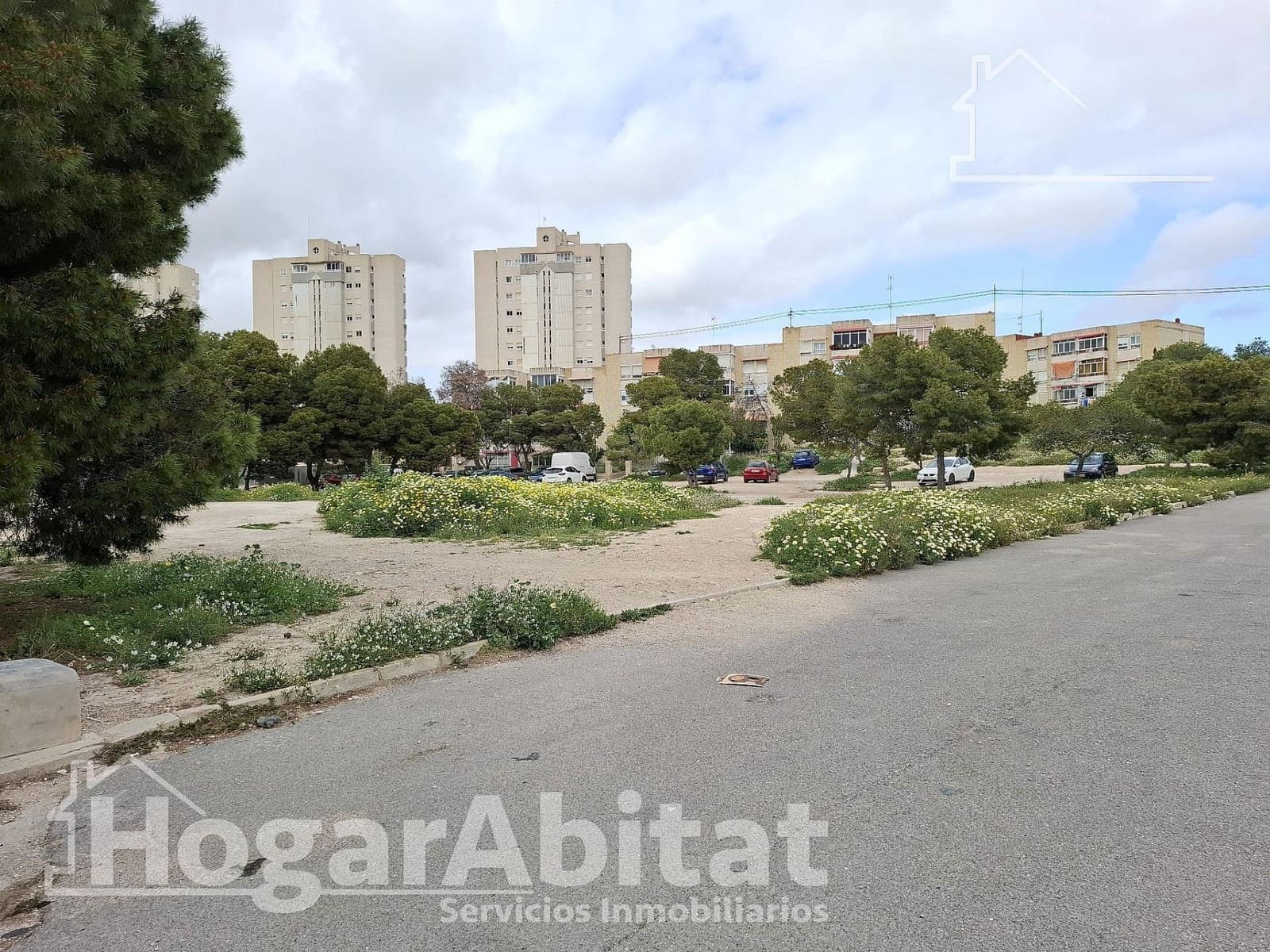 3 bedroom Flat for sale in Alicante / Alacant city with garage - € 125,000 (Ref: 9726676)