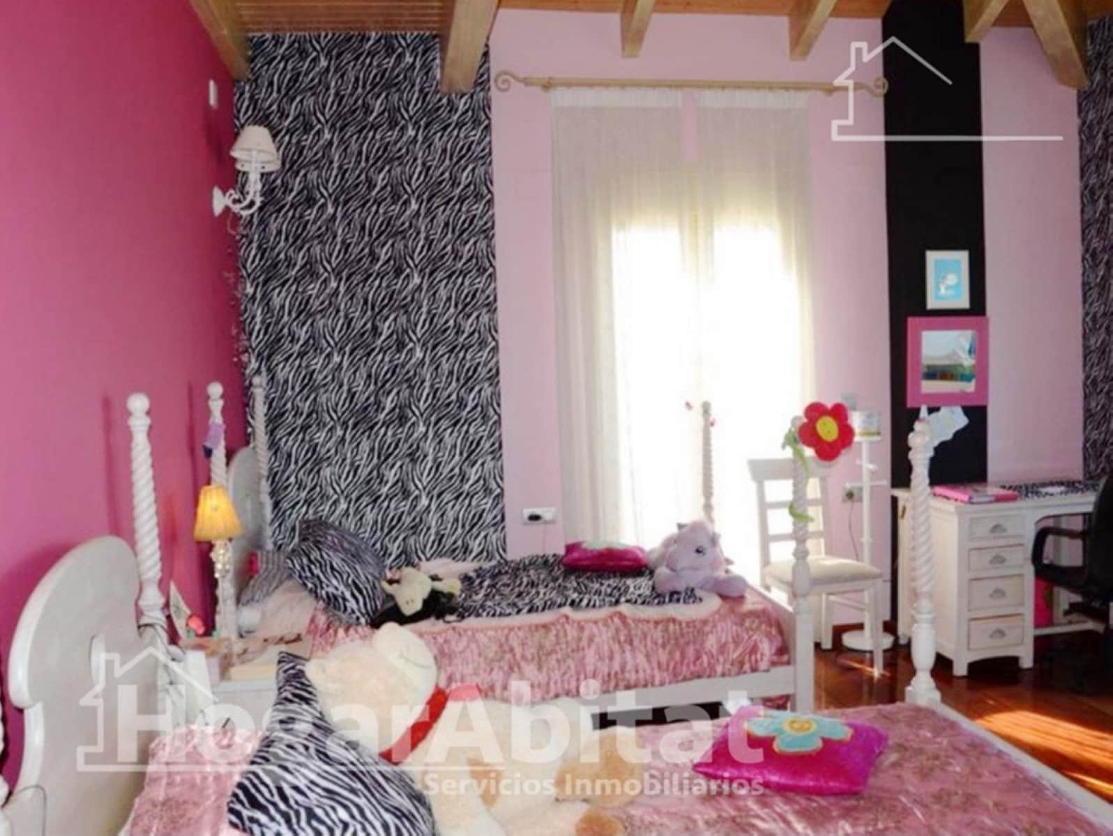 4 bedroom Villa for sale in Algemesi with garage - € 569,000 (Ref: 9726679)