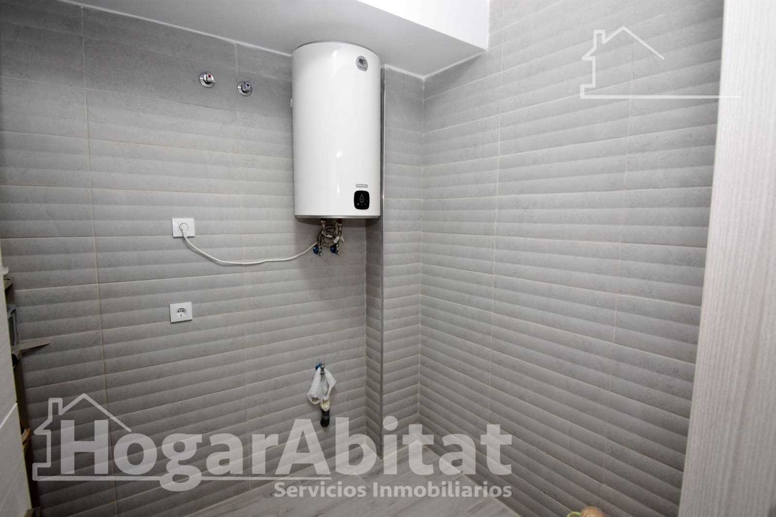 3 bedroom Flat for sale in Alzira - € 160,000 (Ref: 9726683)