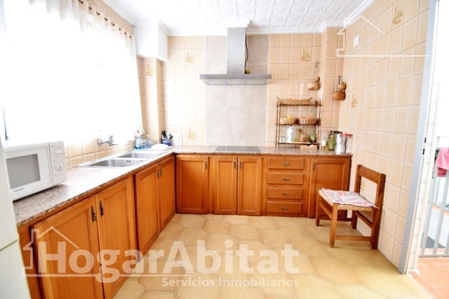 3 bedroom Terraced Villa for sale in Cheste with garage - € 300,000 (Ref: 9726690)