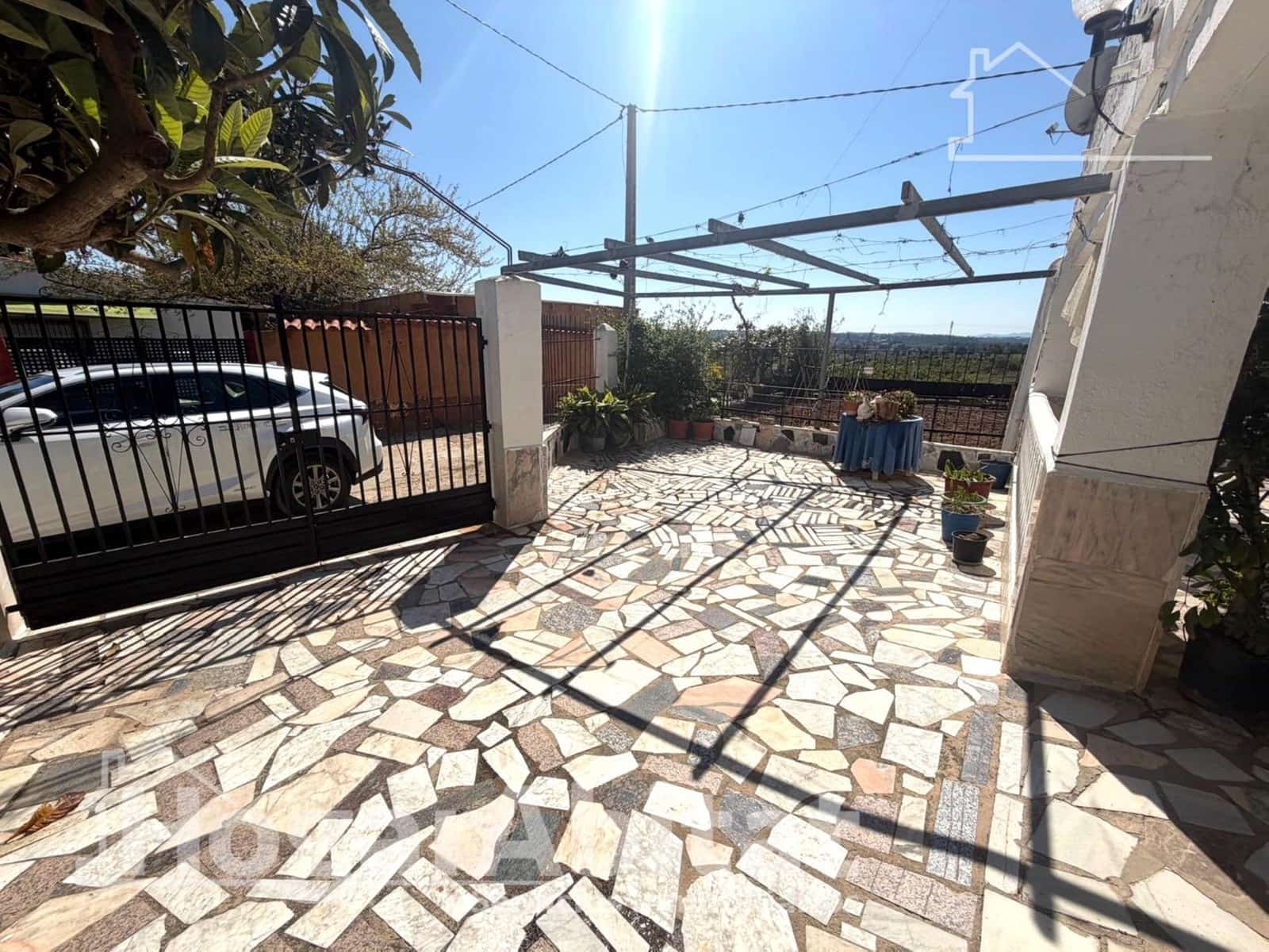 3 bedroom Villa for sale in Torrent with pool garage - € 230,000 (Ref: 9726701)