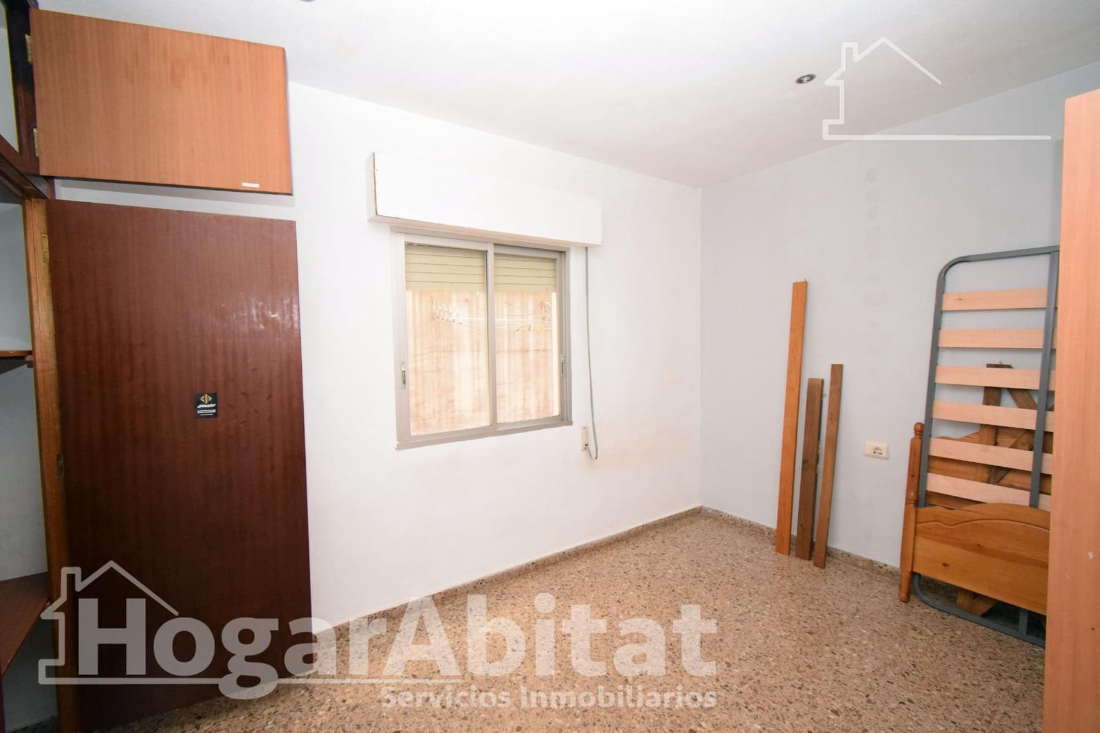 3 bedroom Flat for sale in Alginet with garage - € 135,000 (Ref: 9732182)
