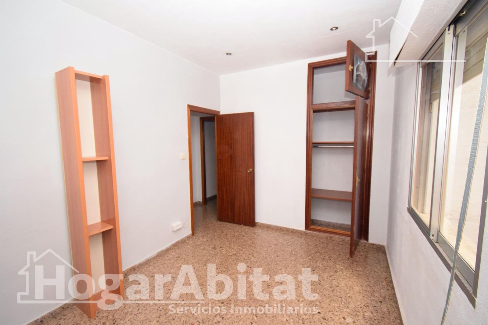 3 bedroom Flat for sale in Alginet with garage - € 135,000 (Ref: 9732182)