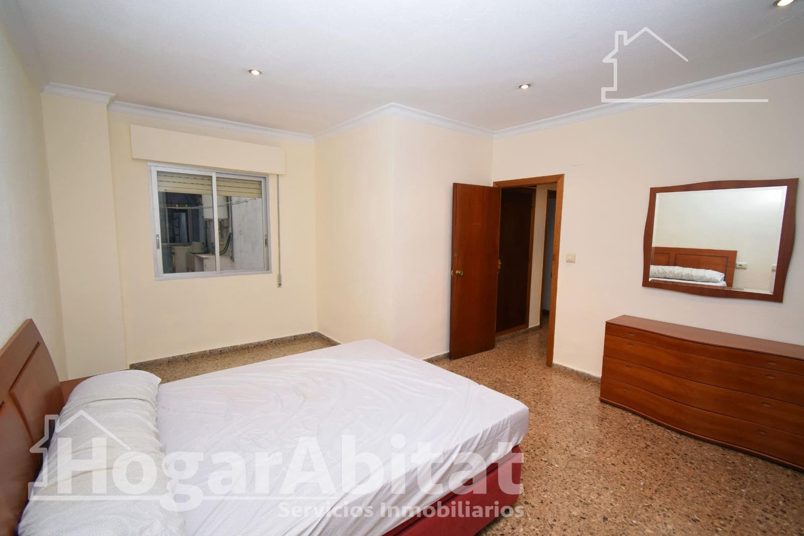 3 bedroom Flat for sale in Alginet with garage - € 135,000 (Ref: 9732182)