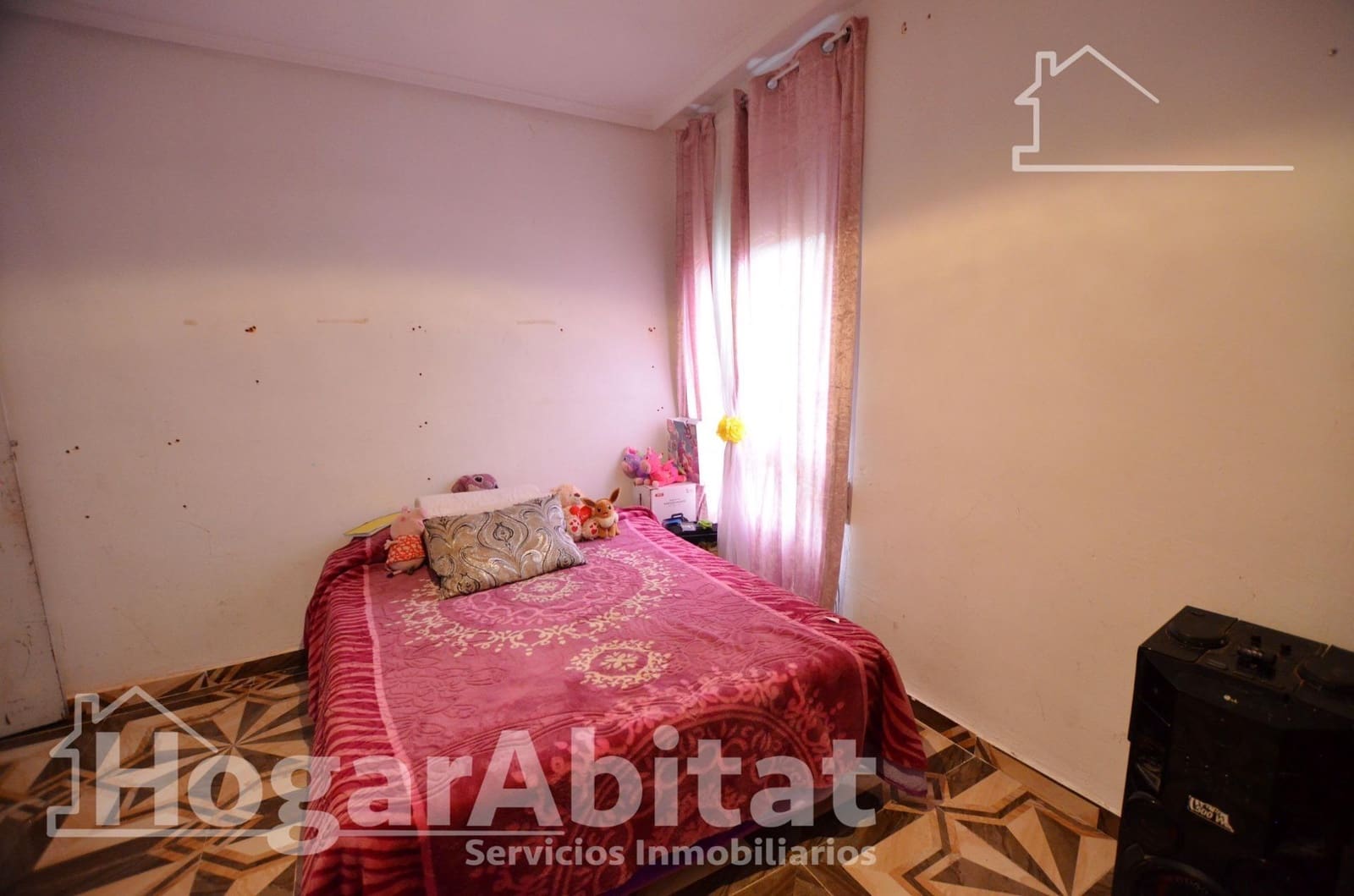 3 bedroom Flat for sale in Alicante / Alacant city with garage - € 125,000 (Ref: 9732183)