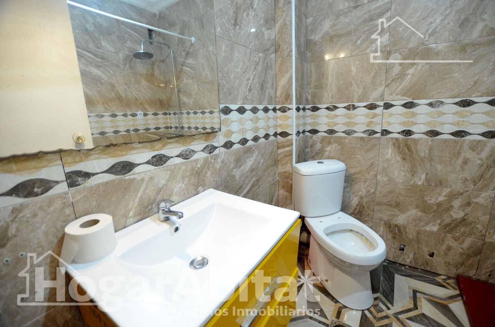 3 bedroom Flat for sale in Alicante / Alacant city with garage - € 125,000 (Ref: 9732183)