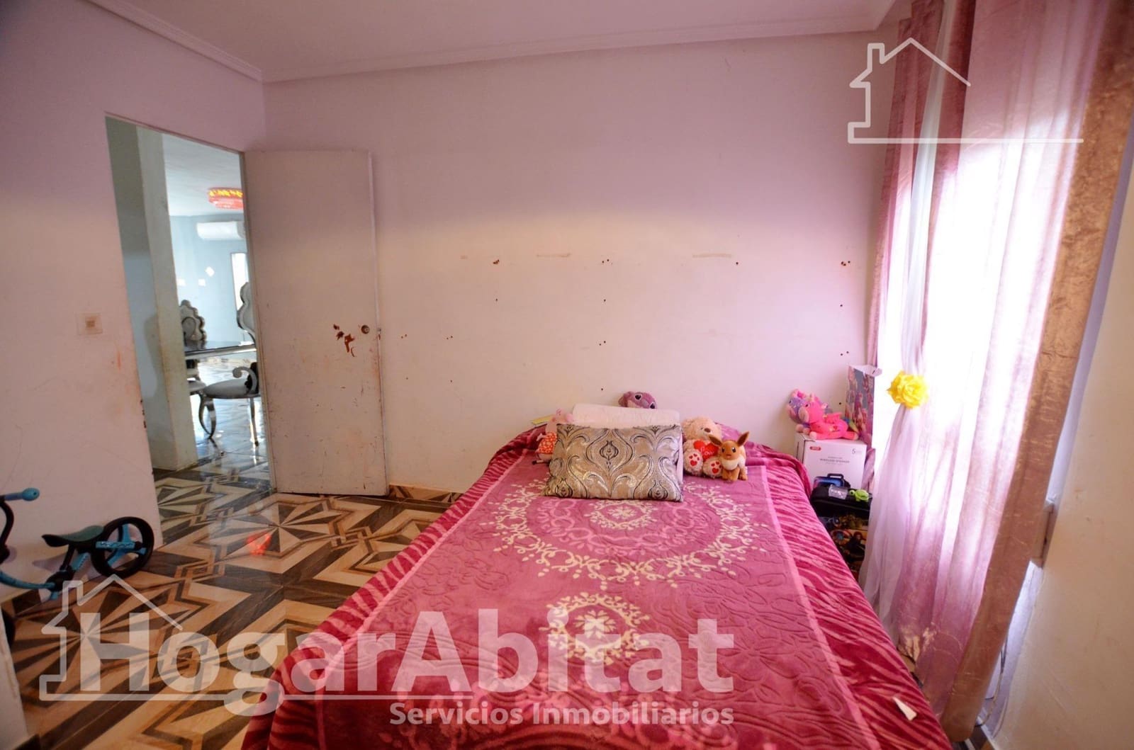 3 bedroom Flat for sale in Alicante / Alacant city with garage - € 125,000 (Ref: 9732183)