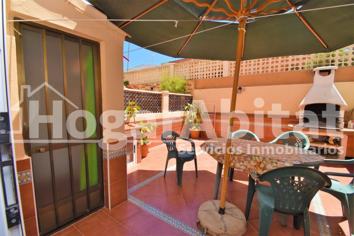 3 slaapkamer Rijtjeshuis te koop in Oropesa  met garage - € 175.000 (Ref: 9732185)