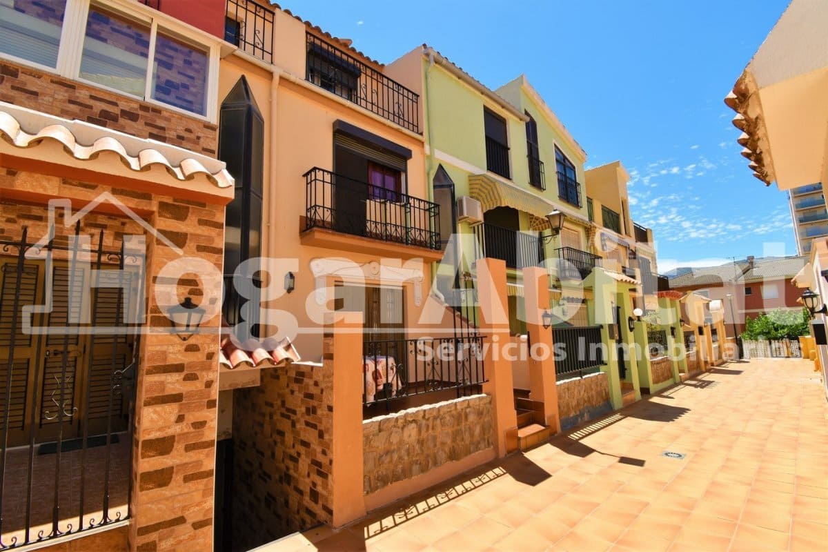 3 slaapkamer Rijtjeshuis te koop in Oropesa  met garage - € 175.000 (Ref: 9732185)