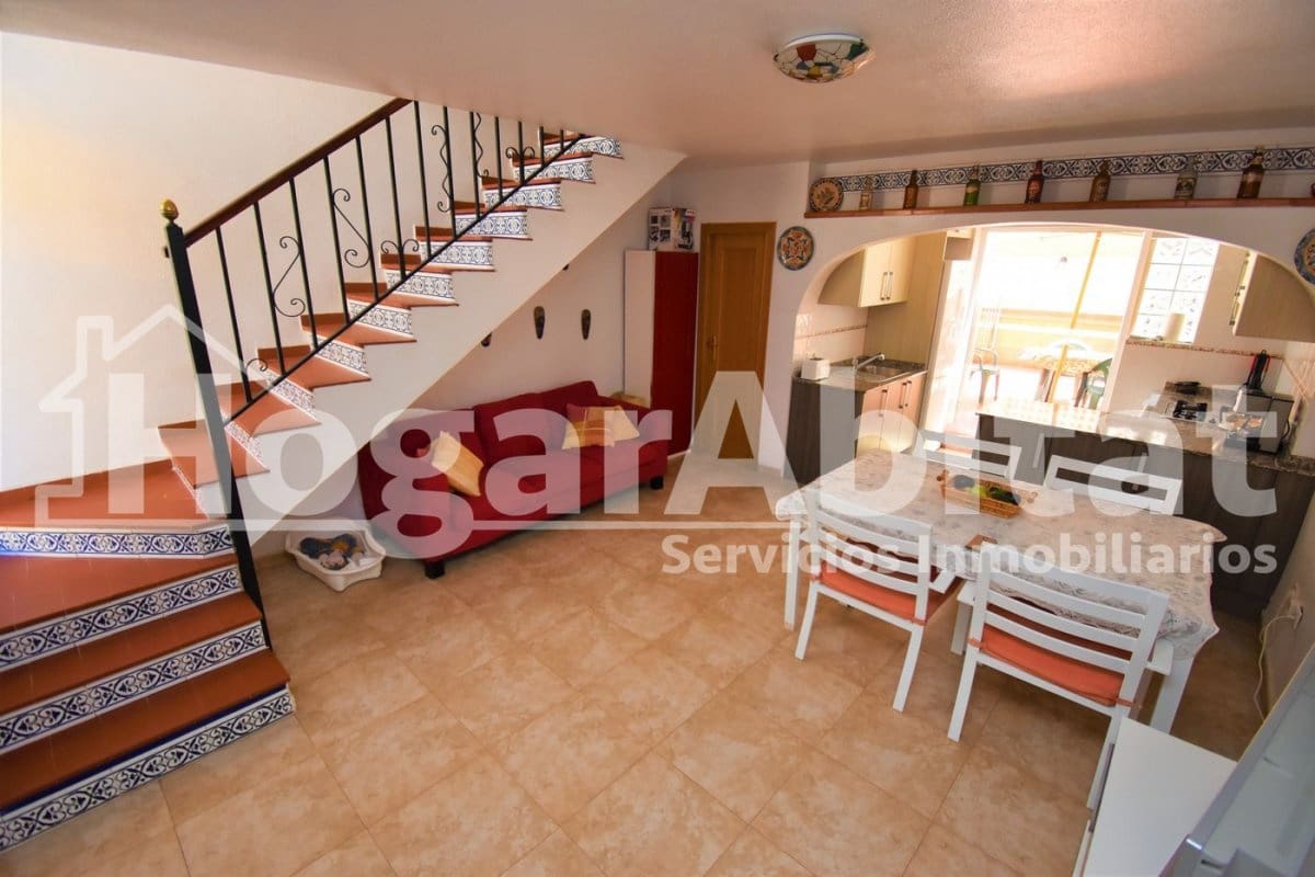 3 slaapkamer Rijtjeshuis te koop in Oropesa  met garage - € 175.000 (Ref: 9732185)