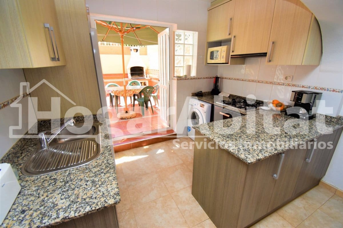 3 slaapkamer Rijtjeshuis te koop in Oropesa  met garage - € 175.000 (Ref: 9732185)