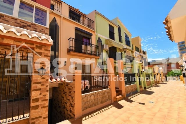 3 slaapkamer Rijtjeshuis te koop in Oropesa  met garage - € 175.000 (Ref: 9732185)