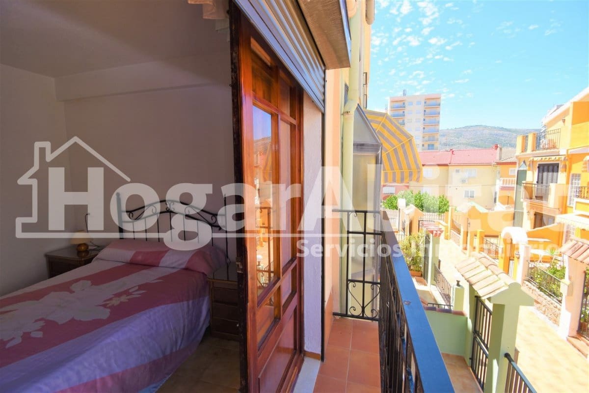 3 slaapkamer Rijtjeshuis te koop in Oropesa  met garage - € 175.000 (Ref: 9732185)