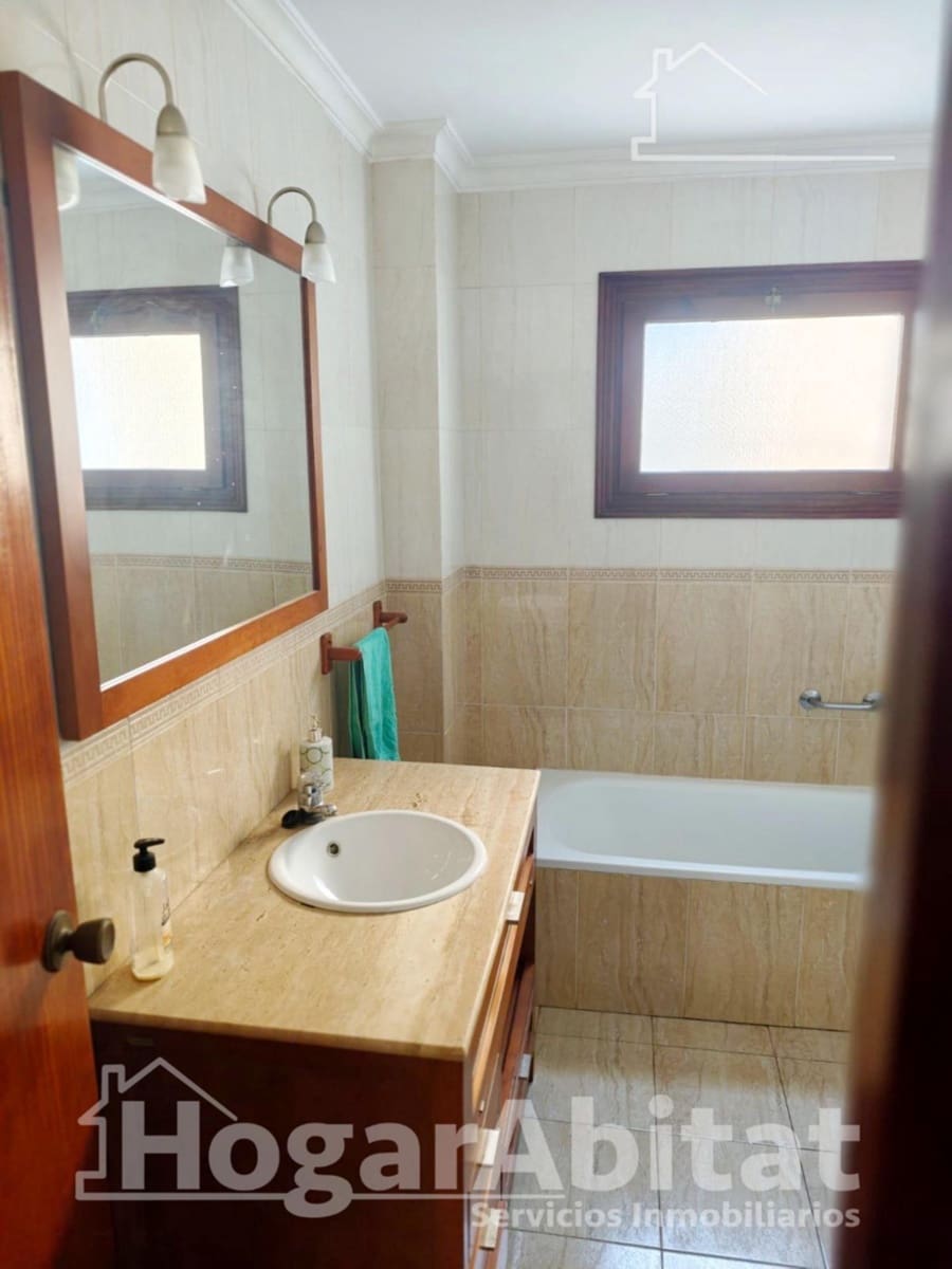 4 bedroom Flat for sale in Castello de la Plana with garage - € 229,500 (Ref: 9732187)