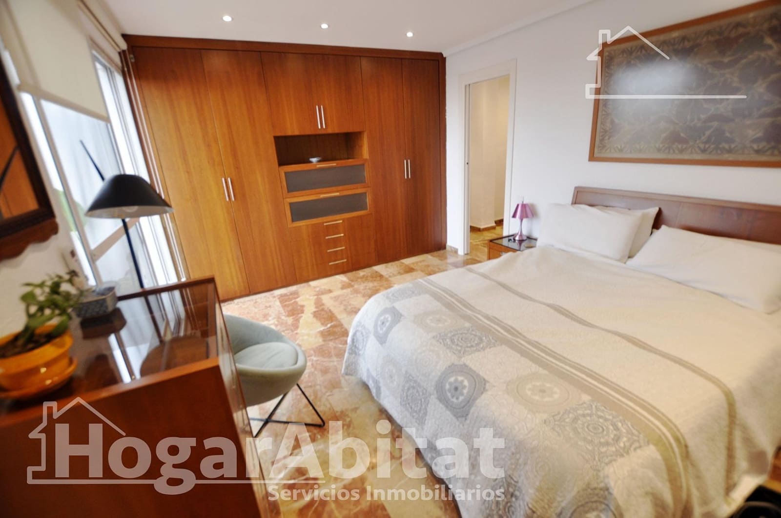 3 bedroom Flat for sale in Valencia city - € 423,000 (Ref: 9735627)