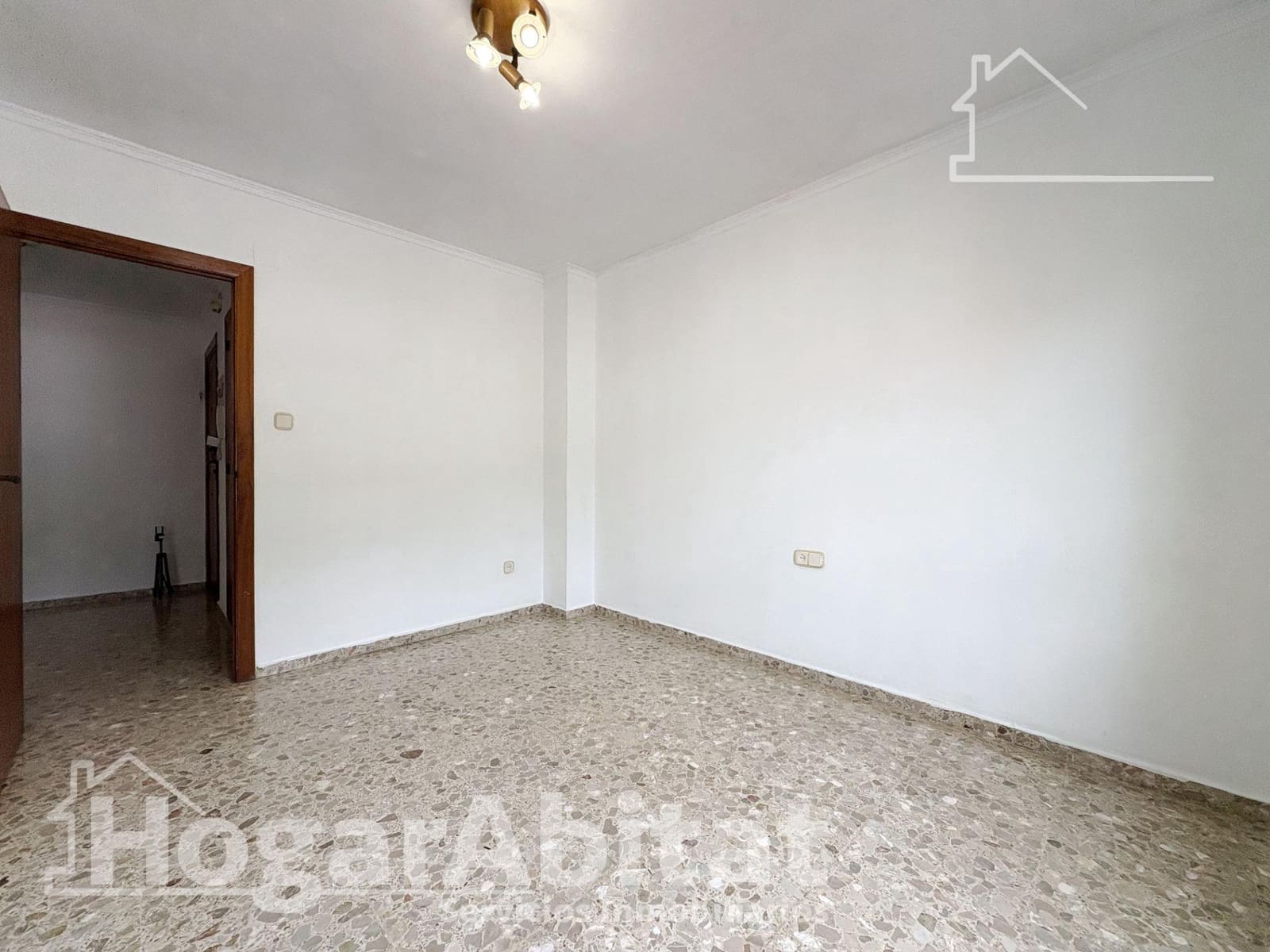 4 bedroom Flat for sale in Tavernes de la Valldigna - € 140,000 (Ref: 9735635)